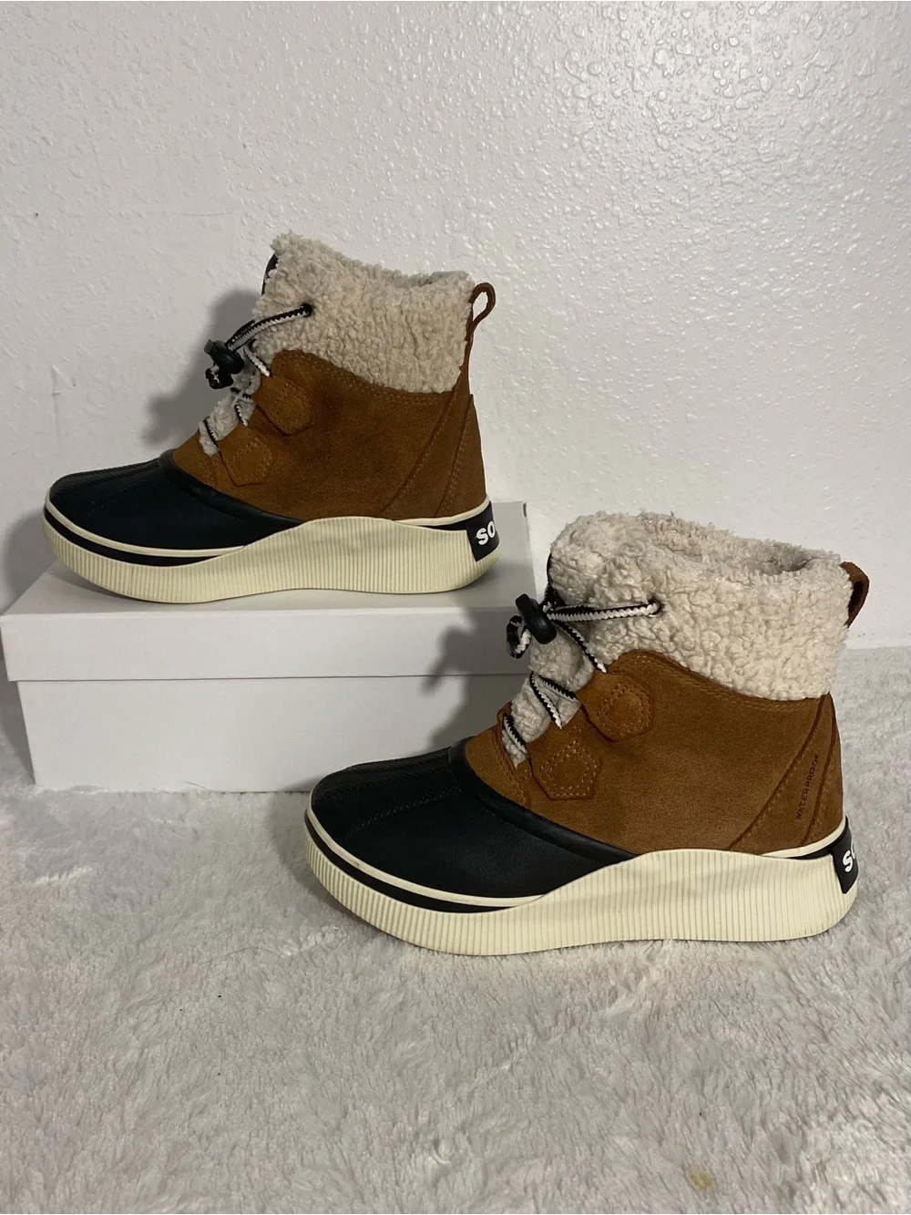 Sorel Out n About IV Chillz Waterproof Duck Boots Youth Size 4 Taffy Black